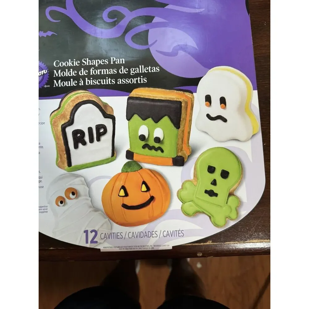 Wilton Halloween Cookie Shapes Cookie Pan New In Orig Wrappings 12 Cavity